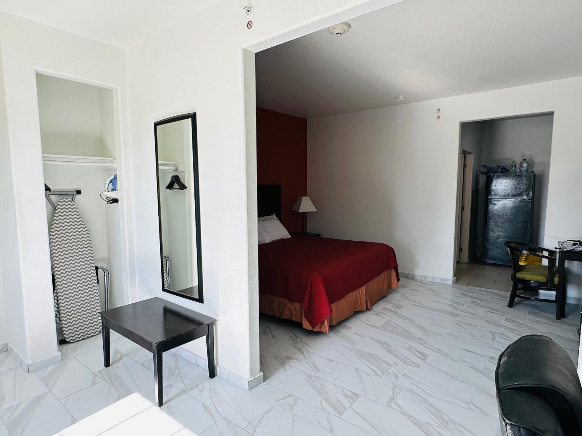 Lux Inn And Suites Three Rivers Esterno foto
