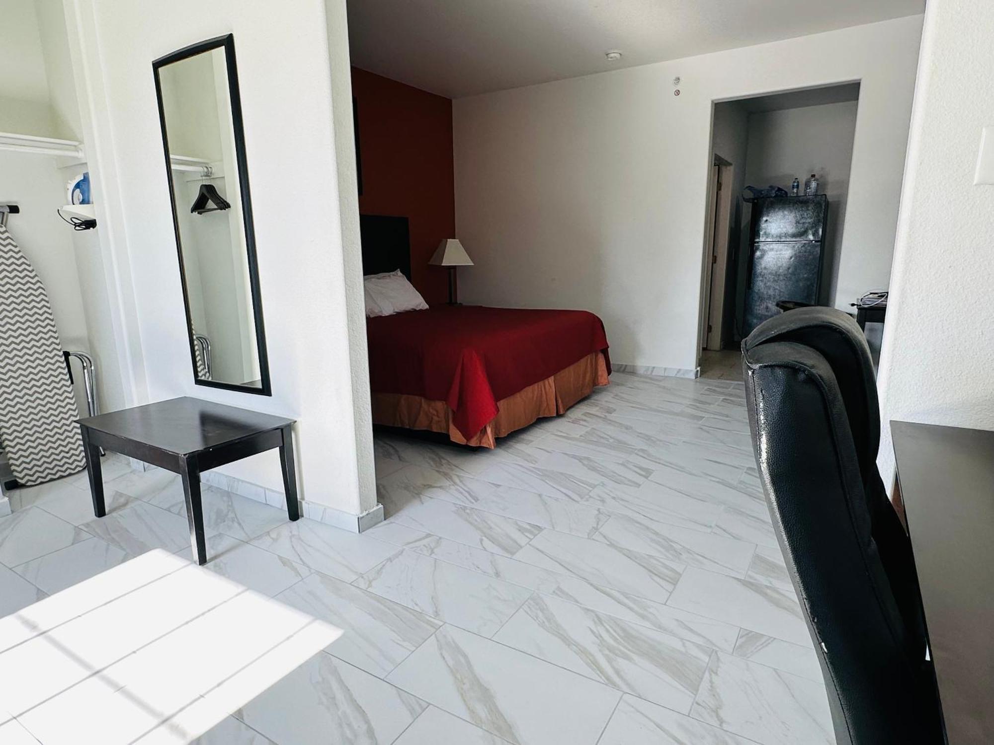Lux Inn And Suites Three Rivers Esterno foto