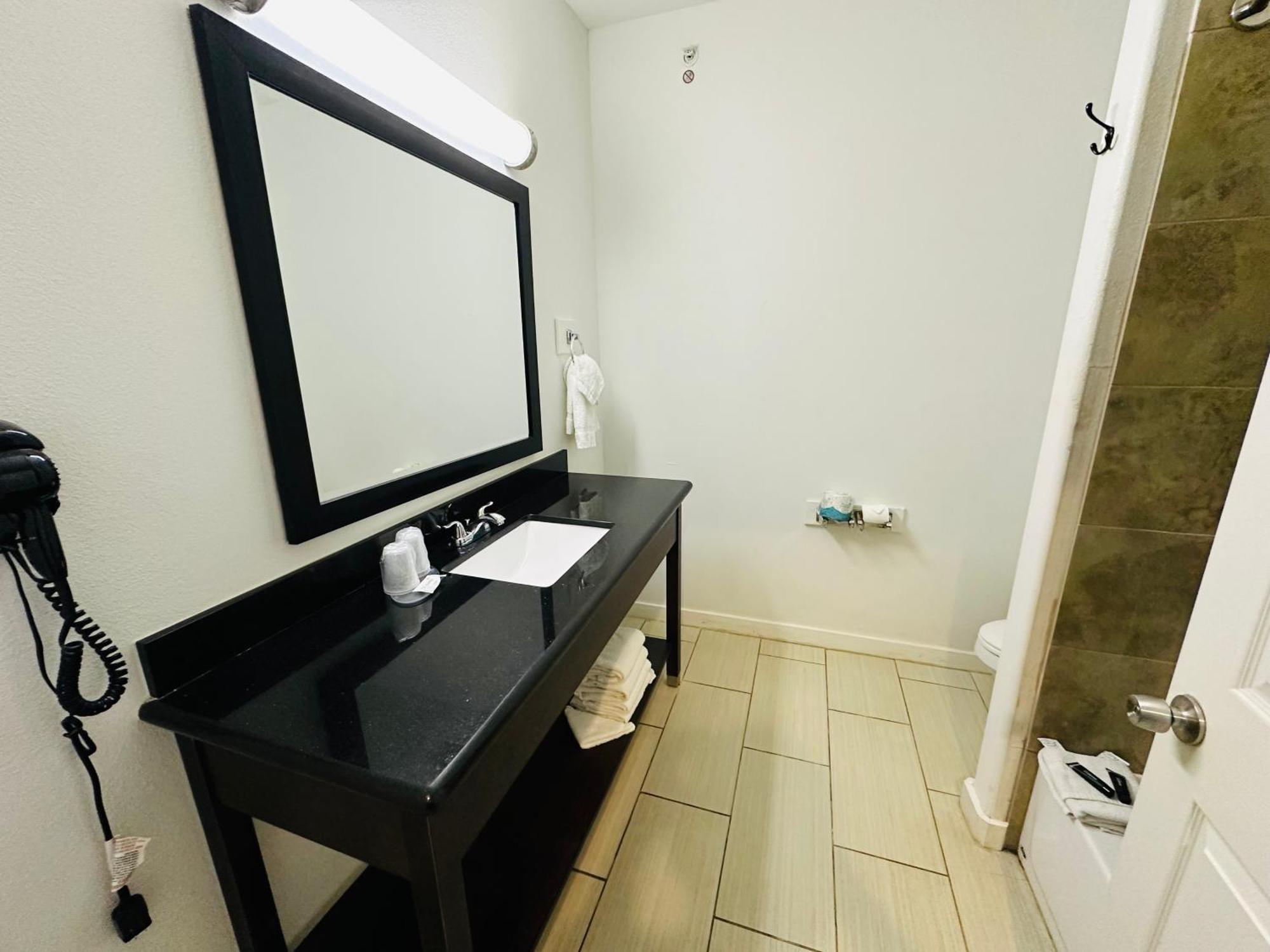 Lux Inn And Suites Three Rivers Esterno foto