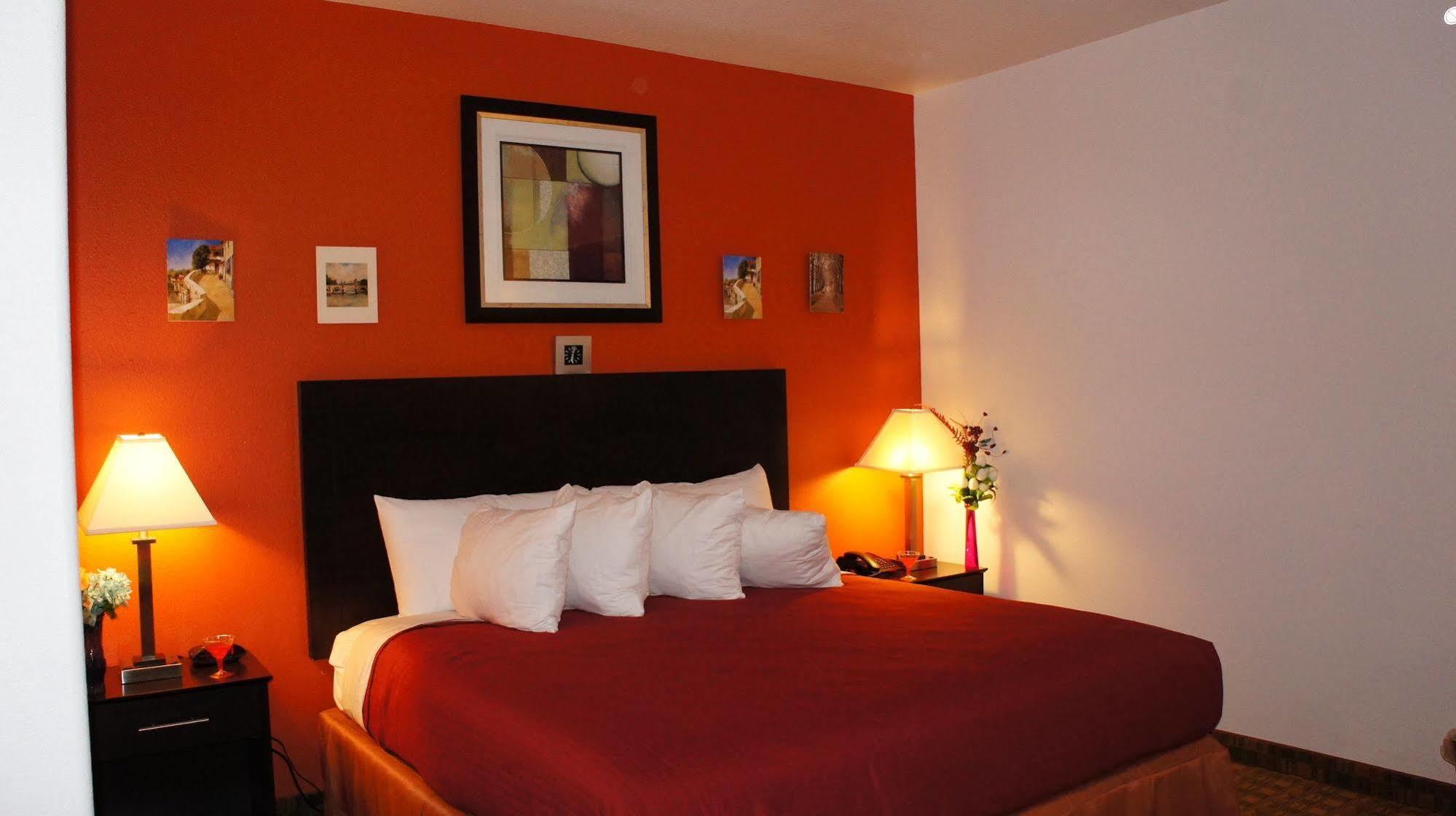 Lux Inn And Suites Three Rivers Esterno foto